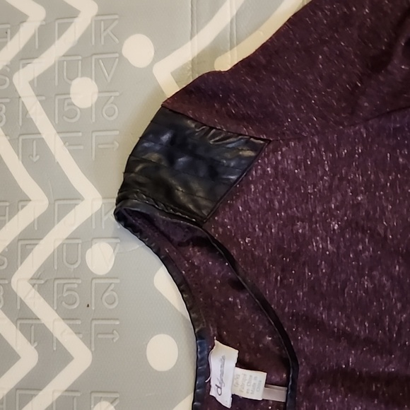 XS Long Sleeves - Picture 3 of 7